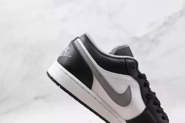 Tênis Air Jordan 1 Low - Black Medium Grey