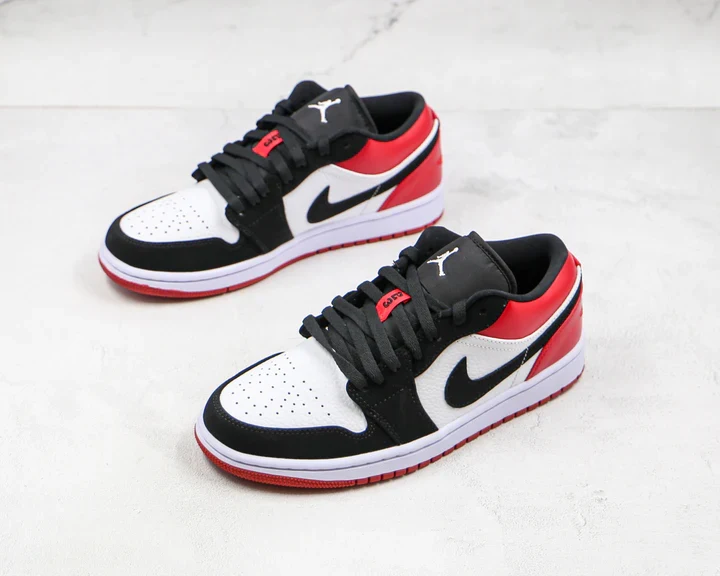Tênis Air Jordan 1 Low - Black Toe