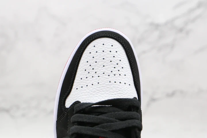 Tênis Air Jordan 1 Low - Black Toe