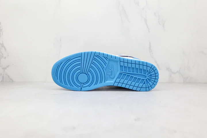 Tênis Air Jordan 1 Low - UNC