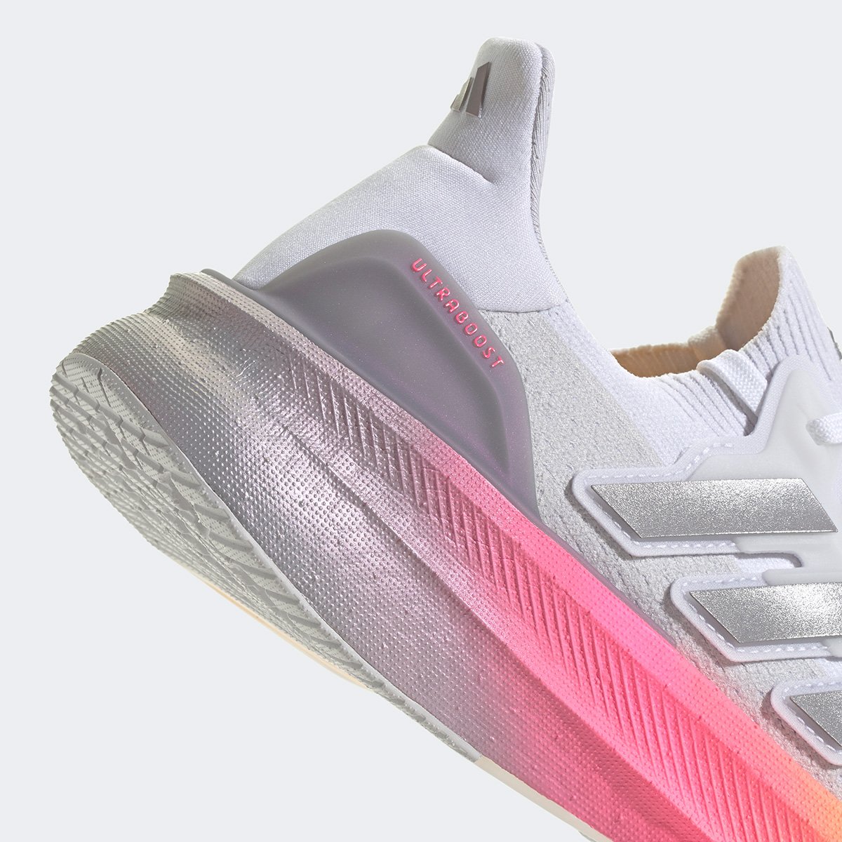 Tênis Adidas Ultraboost 5 Feminino - Branco | Rosa