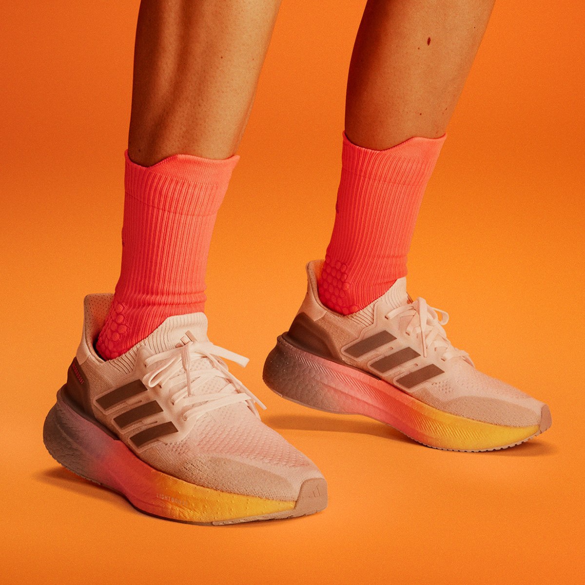 Tênis Adidas Ultraboost 5 Feminino - Branco | Rosa