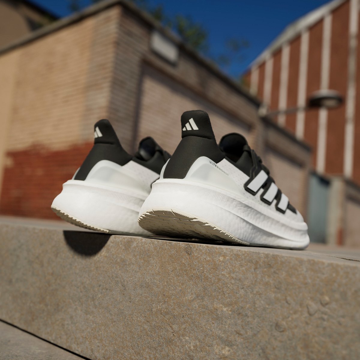 Tênis Adidas Ultraboost 5 Feminino - Preto | Branco