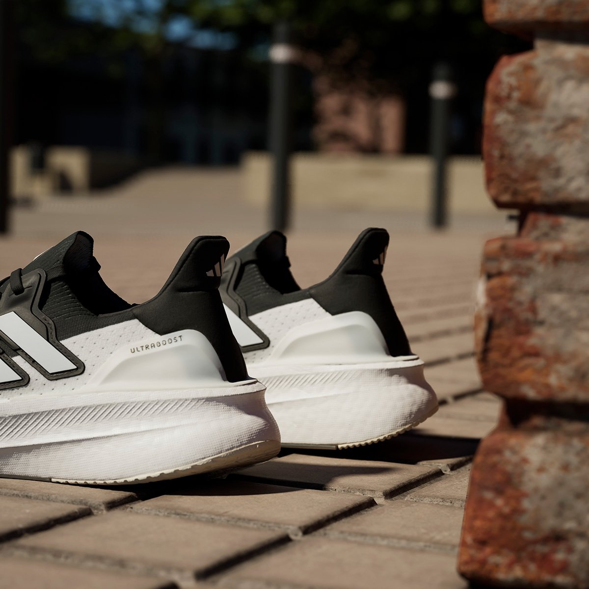 Tênis Adidas Ultraboost 5 Feminino - Preto | Branco