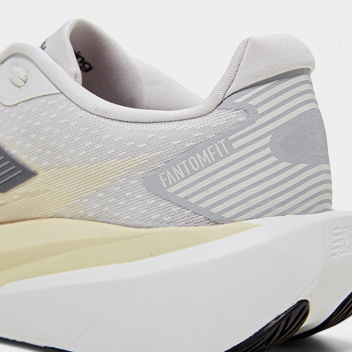 Tênis New Balance Fuelcell Rebel V5 Masculino - Cinza Claro