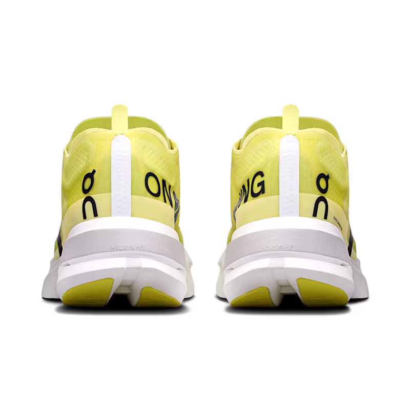 Tênis ON Cloudboom Strike Feminino - Limelight  |  Wolf